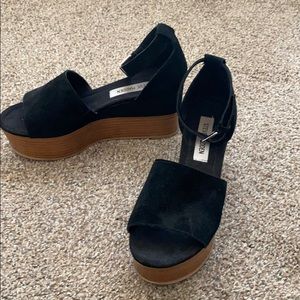 Black sued platform sandal